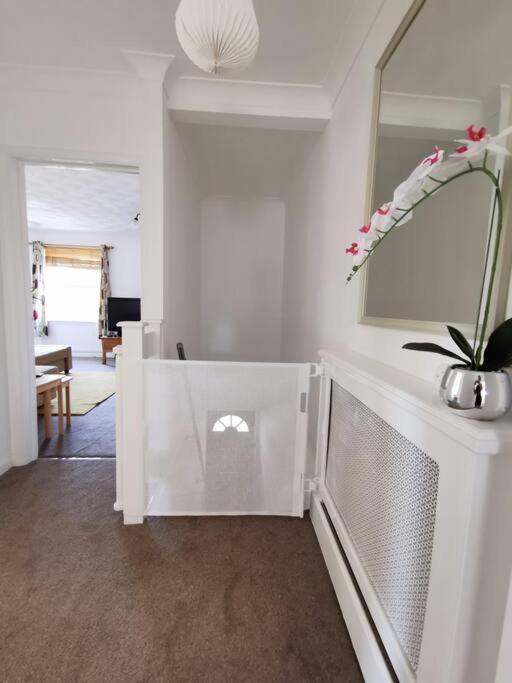 2 Bed Apt W/ Private Parking Close To Town Centre Χάντινγκτον Εξωτερικό φωτογραφία