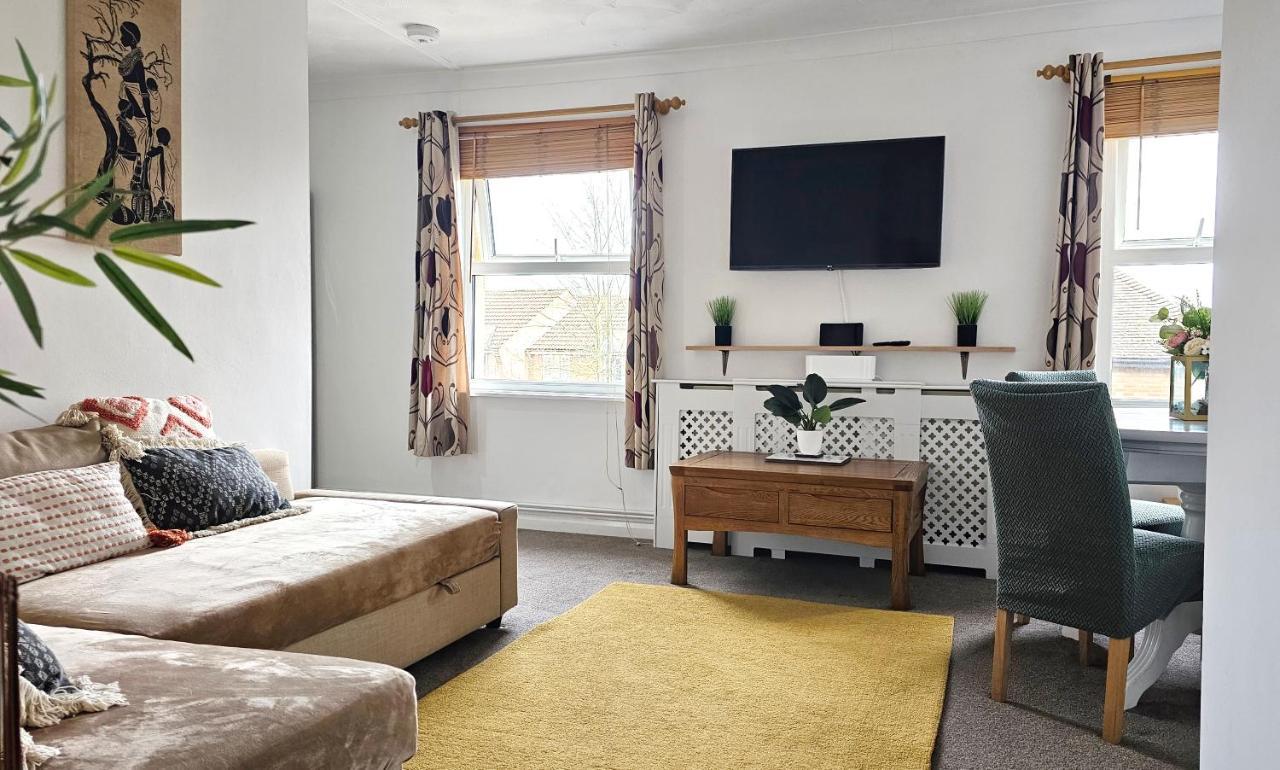 2 Bed Apt W/ Private Parking Close To Town Centre Χάντινγκτον Εξωτερικό φωτογραφία