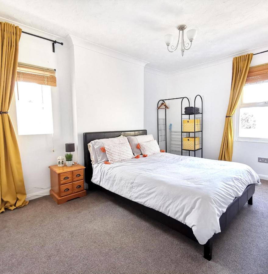 2 Bed Apt W/ Private Parking Close To Town Centre Χάντινγκτον Εξωτερικό φωτογραφία